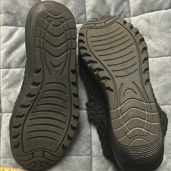 Women's Black Woven Platform Shoes. Used in Great Cond. Size 5 - Picture 6 of 7